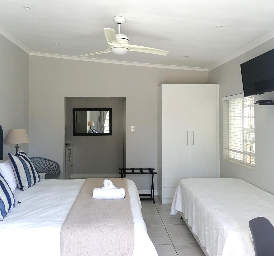 Conifer Beach House Port Elizabeth Bagian luar foto